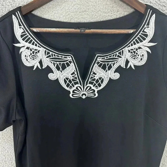 Talbots Shift Dress Women Large Black Short Sleeve Embroidered V Neck Minimalist - Picture 3 of 7